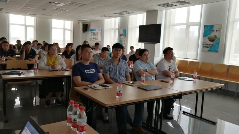 课时与师资是决定酒店管理培训质量的关键因素。以下是一些判断标准：